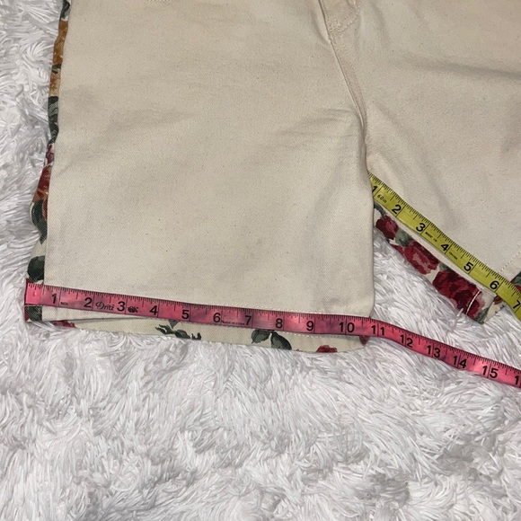Vintage Floral and Cream High-Waisted Denim Shorts Size 7 - Picture 12 of 14